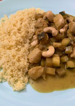 Una foto de Curry verde de pavo con anacardos