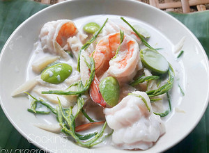 รูปของ ต้มกะทิหน่อไม้สดใส่กุ้ง
