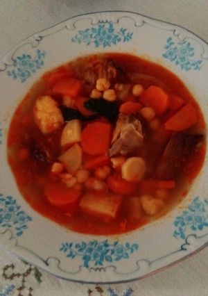 Csicseriborsó leves, füstölt alaplével, főtt füstölt mangalica tarjával.#gluténmentes recept fotója