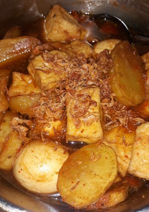 Foto resep Semur irit (kentang,tahu, dan telur)