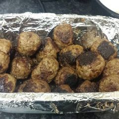 A picture of Köttbullar (Swedish meatballs).
