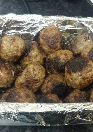 A picture of Köttbullar (Swedish meatballs).