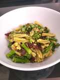 Casarecce pasta con bimi, pesto y jamón