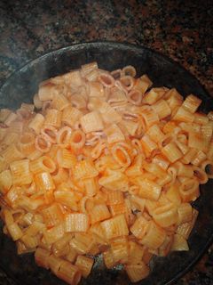 صورة لوصفة مكرونة بالصلصة