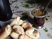 Una foto de cuernitos de manteca