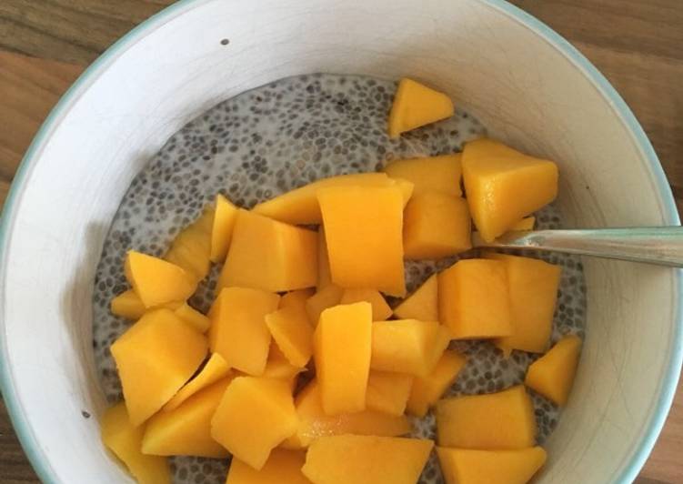 Recipe of Ultimate Chia pudding with mango