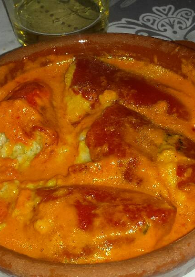 Una foto de Pimientos del piquillo rellenos de brandada de bacalao