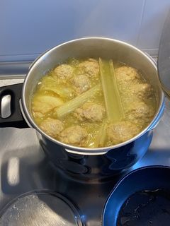 Una foto de Caldo con “pelotas”