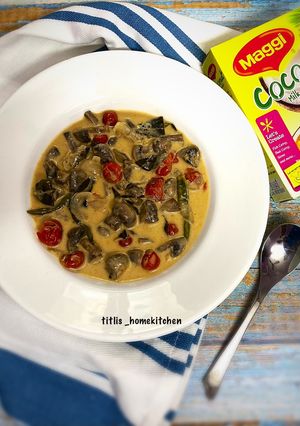 A picture of Coconut Mushroom Curry.