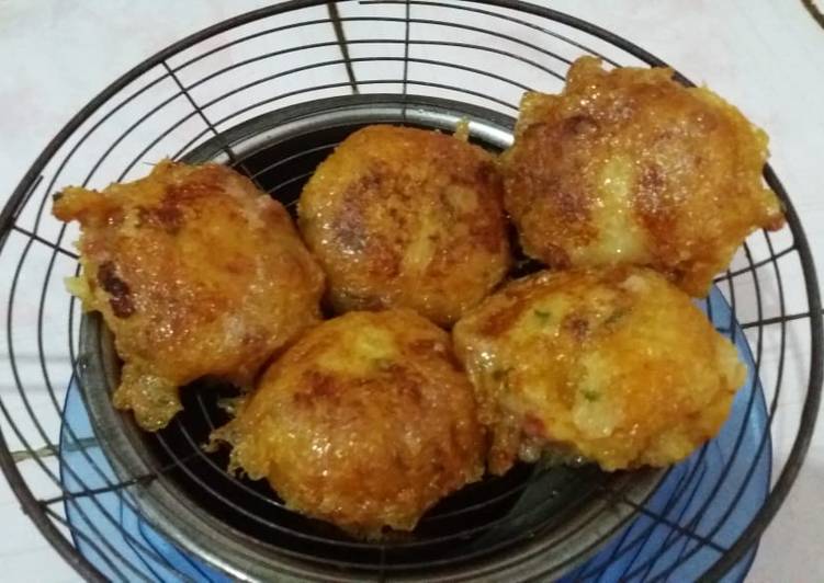 Cara Membuat 20. Perkedel kentang kornet yang Lezat