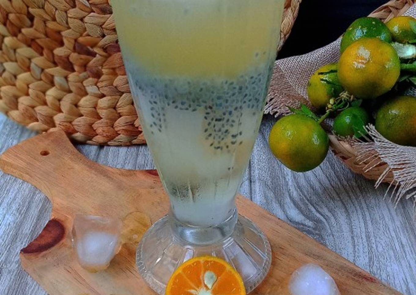 Es Jeruk Cui nata de Coco + selasih