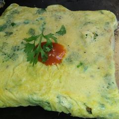 A picture of Palak bread omelete.