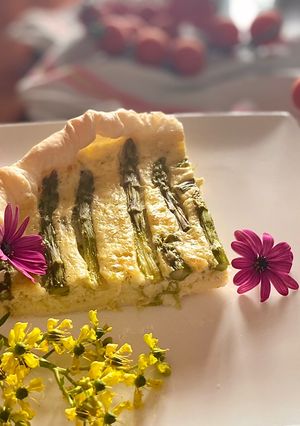 Zdjęcie przepisu Quiche ze szparagami.