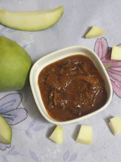 ગોળ કેરી નું અથાણું (Gol keri Athanu Recipe in Gujarati) રેસીપી મુખ્ય ફોટો