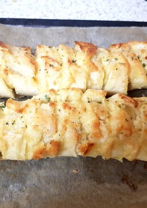 A picture of My Garlic Cheese Bread. 😘.