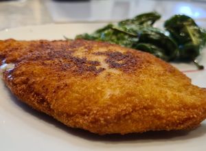Foto principal de Libro de pollo relleno de champiñones, queso y lacón
