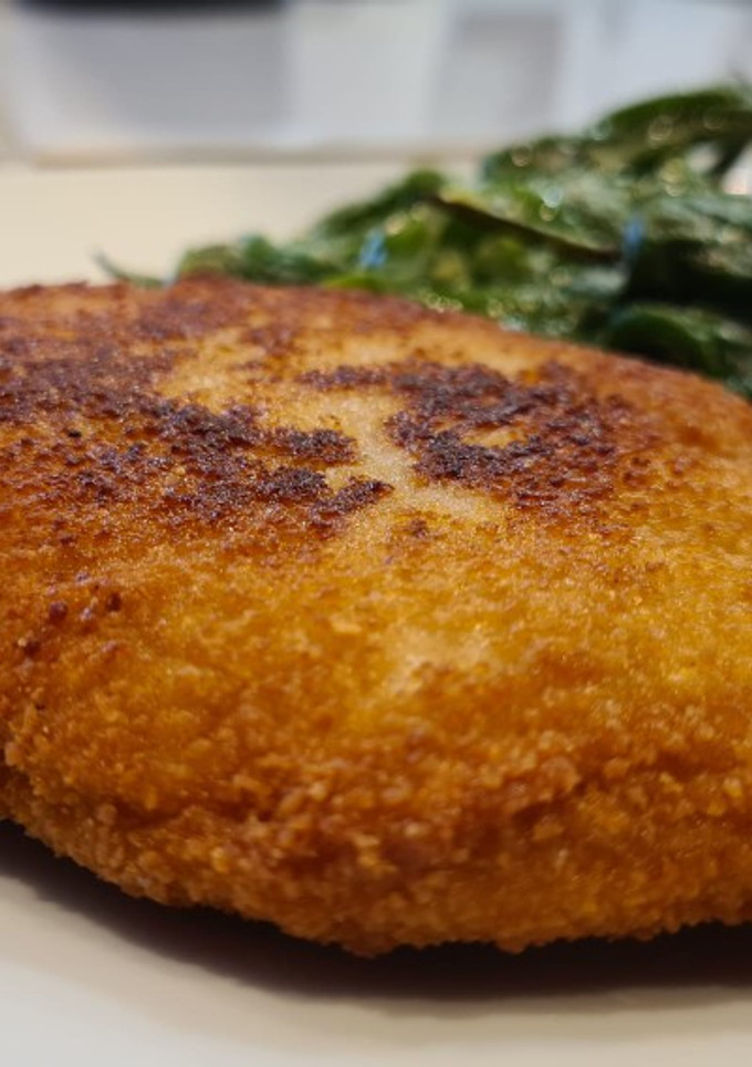 Una foto de Libro de pollo relleno de champiñones, queso y lacón