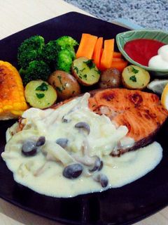 Foto resep Salmon steak white gravy with mushroom