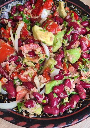 Une photo de Salade mexicaine / haricot rouge 🥑🌶🍅