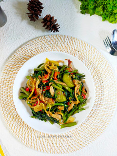 Foto resep Tumis Kangkung Ayam Suwir