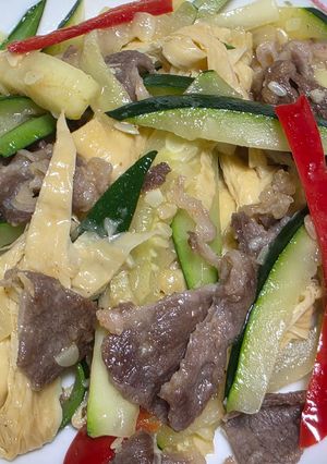 櫛瓜炒豆包羊肉 的食譜成品照片