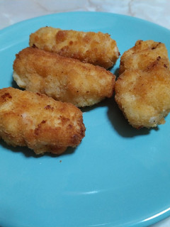 Una foto de Croquetas de huevo y pavo