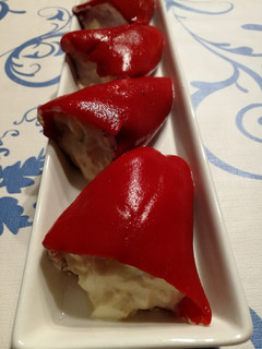 Una foto de Piquillos rellenos de ensaladilla