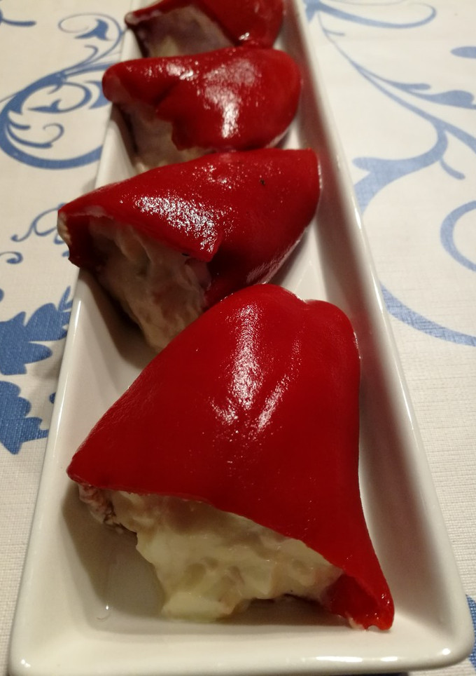 Una foto de Piquillos rellenos de ensaladilla