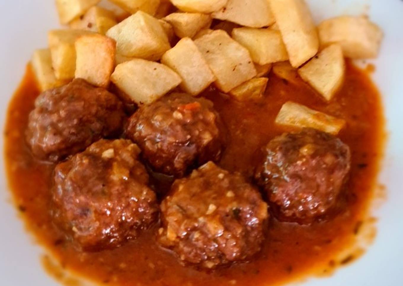 Albóndigas en salsa española