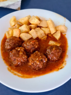 Una foto de Albóndigas en salsa española