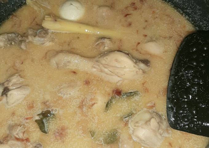 Opor Ayam kuah putih