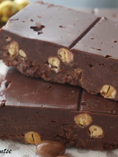 Una foto de Turrón de chocolate y conguitos