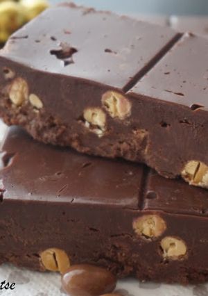 Una foto de Turrón de chocolate y conguitos