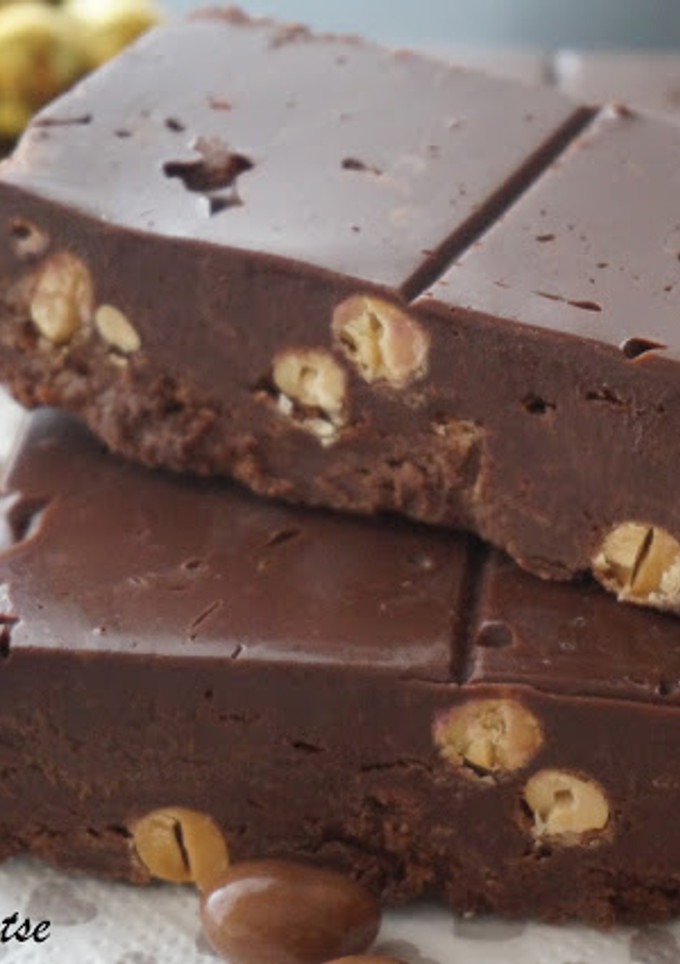 Una foto de Turrón de chocolate y conguitos
