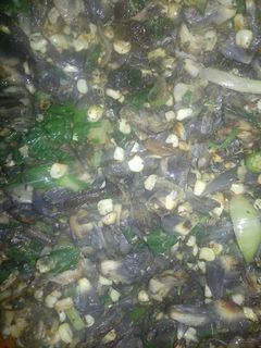 Una foto de Huitlacoche con elote y acelgas a la Mario, s