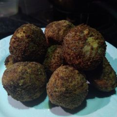 Bread crumbs coated yam balls A picture of Bread crumbs coated yam balls.