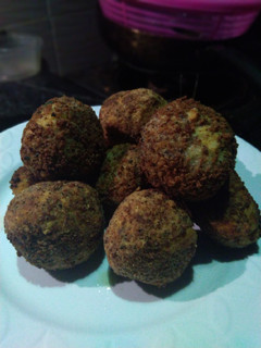 A picture of Bread crumbs coated yam balls.