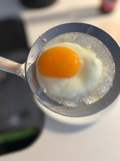 Una foto de Cómo se hace un huevo poché en microondas: listo en 3 minutos