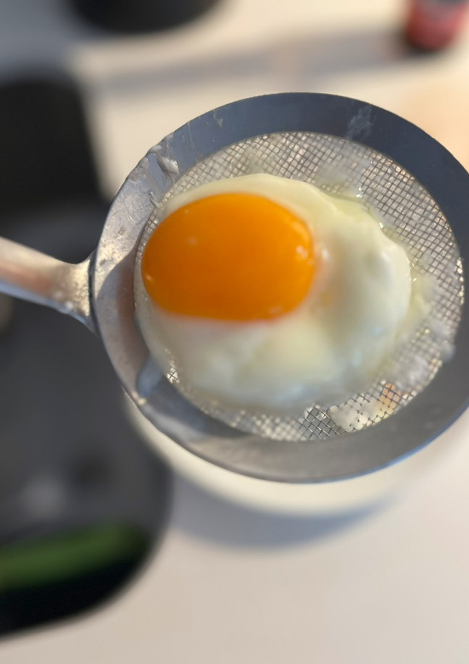 Una foto de Cómo se hace un huevo poché en microondas: listo en 3 minutos