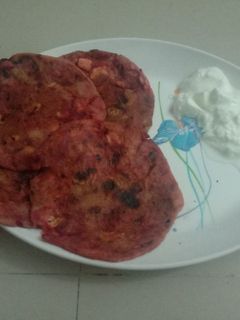 બીટ પનીર પરાઠા (Beetroot Paneer Paratha Recipe In Gujarati) રેસીપી મુખ્ય ફોટો