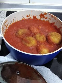 Una foto de Albóndigas con tomate