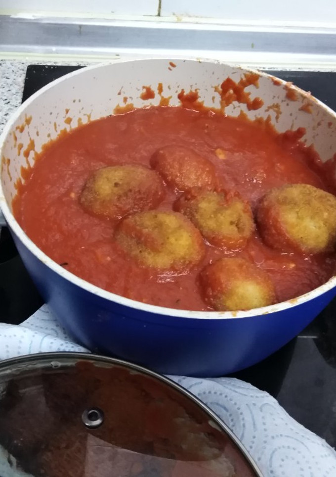 Una foto de Albóndigas con tomate