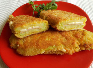 Sajtos-sonkás rántott spárgatök recept fotója