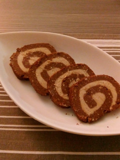 Gesztenyekrémes keksztekercs recept fotója
