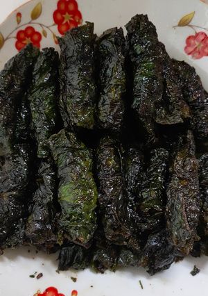 A picture of Beef Wrapped in Betel Leaves (Thịt bò cuốn lá lốt).