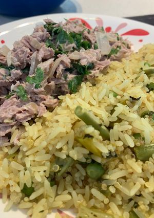Una foto de Atún con quinoa y arroz