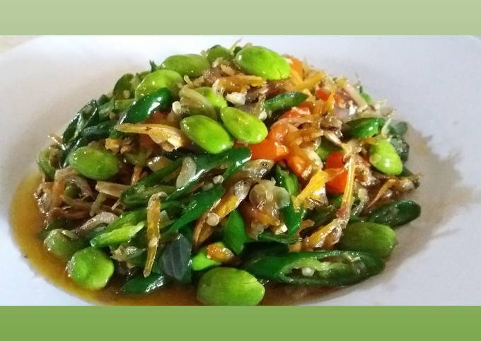 Resep Tumis teri cabe ijo campur pete oleh Mutiia - Cookpad