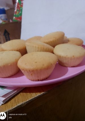 Una foto de Magdalenas caseras fáciles de limón y vainilla