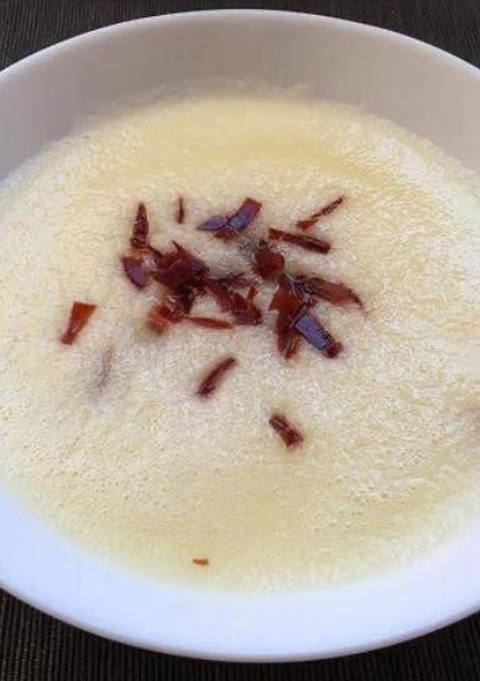 Una foto de Sopa de meló amb pernil ibèric 🍈