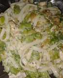 Fideos con brócoli y pollo